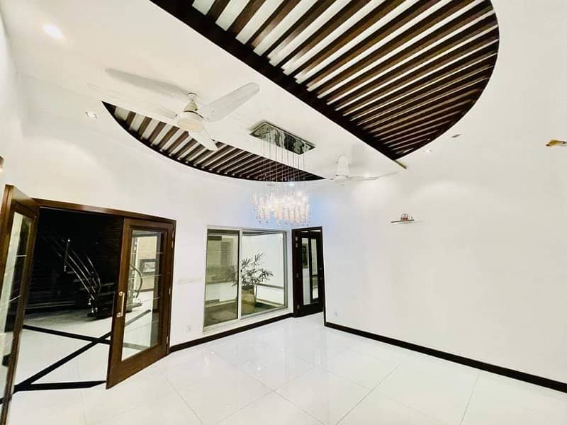 One Kanal Brand New Luxury Ultra-Modern Design Most Beautiful Bungalow for sale 8