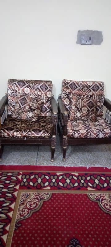 sofa with kushan in very good condition 2