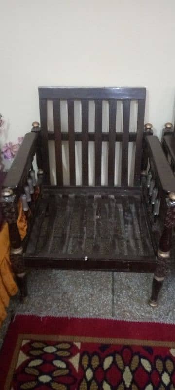 sofa with kushan in very good condition 3