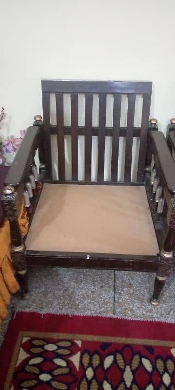 sofa with kushan in very good condition 9