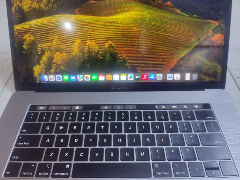 Apple Macbook Pro 2019 15" A1990 16/256 Touchbar TouchID All OK 10/10 2