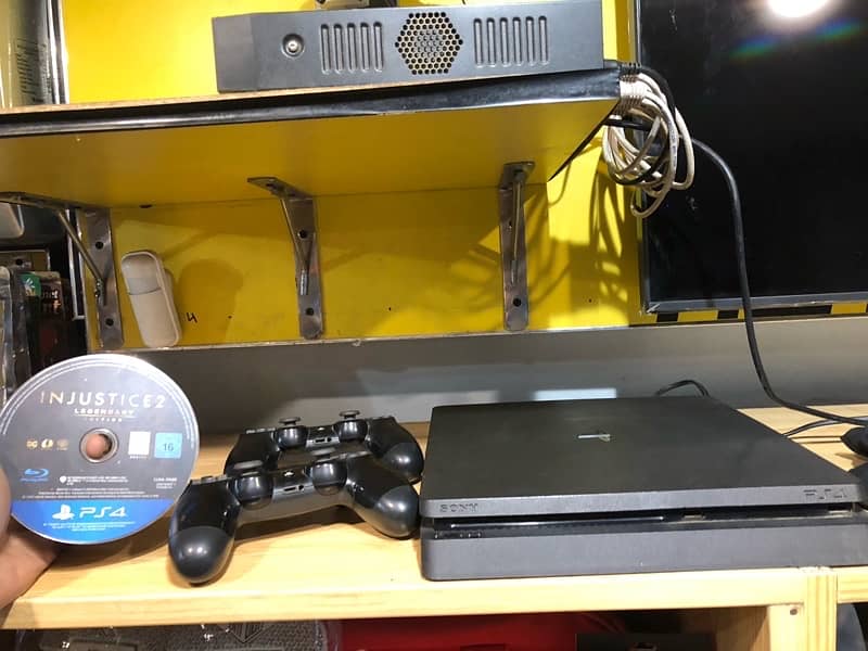 ps4 slim with 2 controllers and injustice game 2