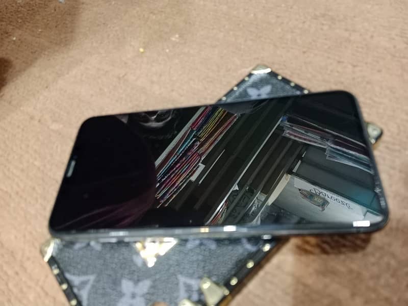 I phone xsmax 256 gb pta approved 6