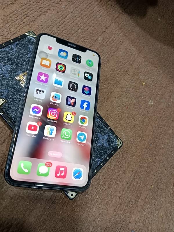 I phone xsmax 256 gb pta approved 13