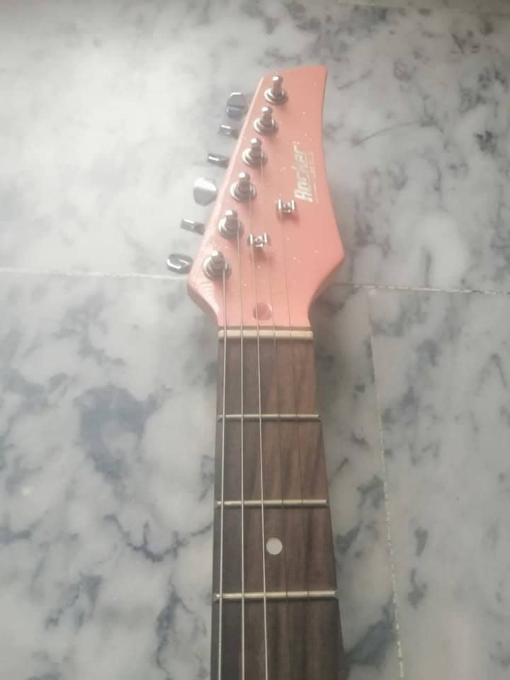 Rocker RG80S-PH Pink Electric Guitar / Guitar 2