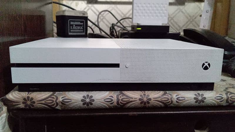 **Xbox One S 1TB – Sleek Design, Ultimate Performance** 2