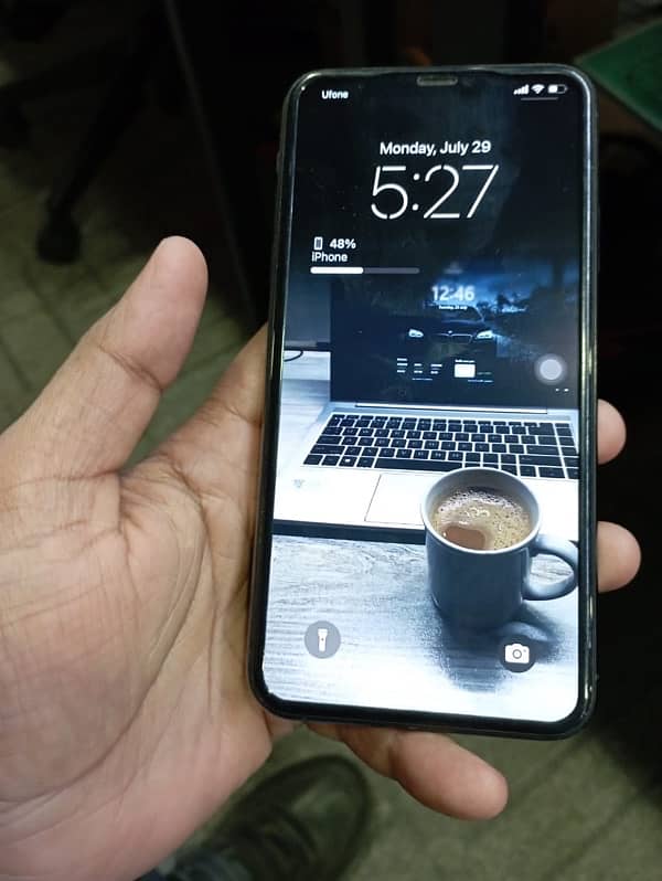 IPhone 11 Pro Max 256 GB physical Sim approved 4