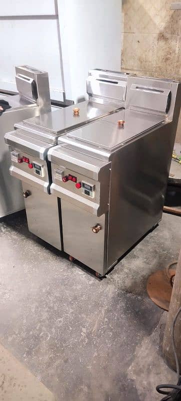 Pizza Deck Oven / Fryer / panini grill / Dough Mixer / Hot case Slush 2