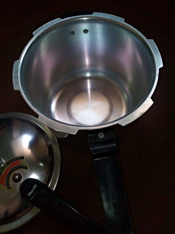 pressure cooker 4