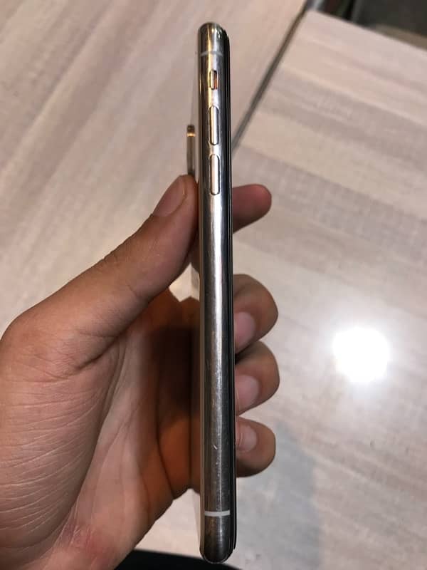 iphone xs pta aproved 64 gb 1