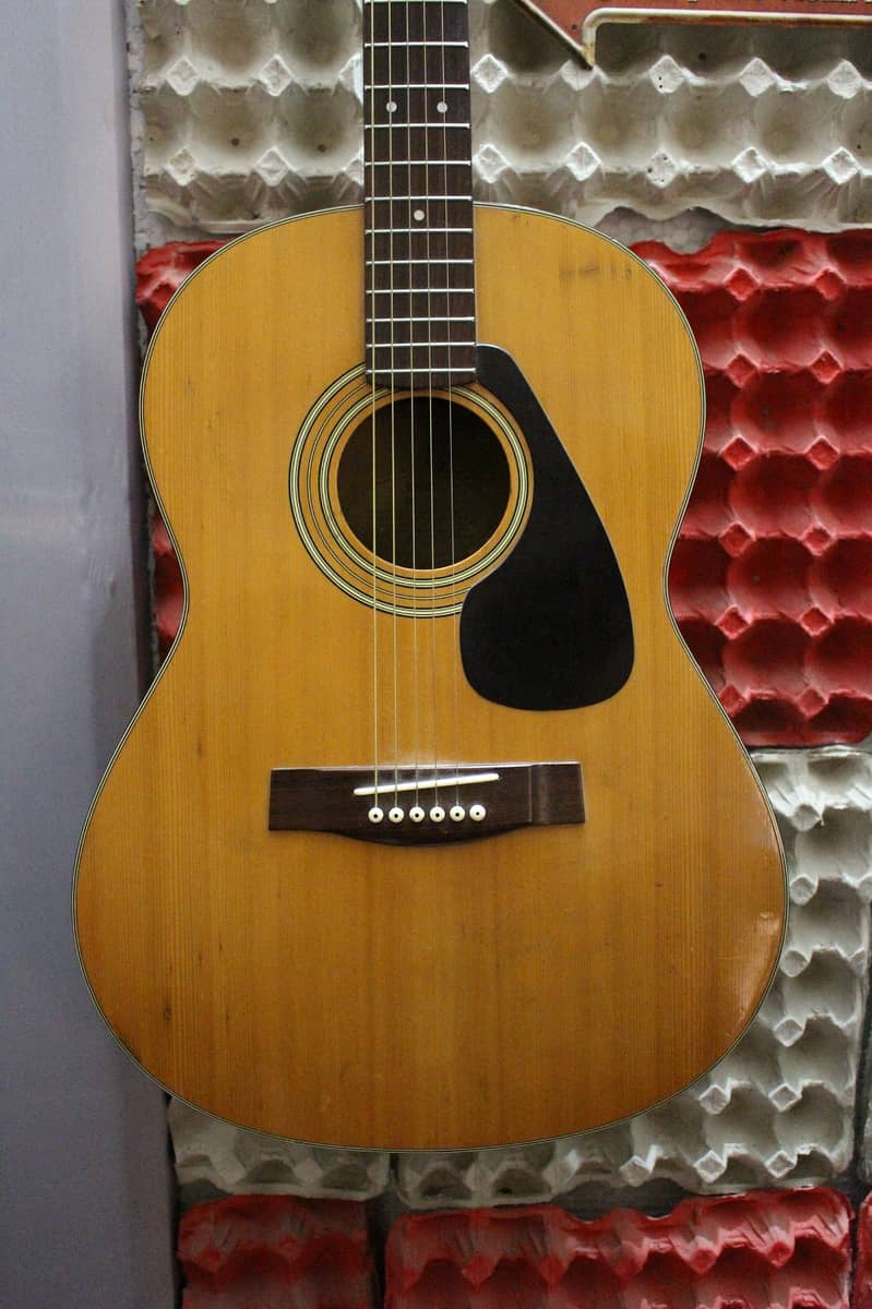 Yamaha FG 325 / Acoustic Guitar / Guitar 4