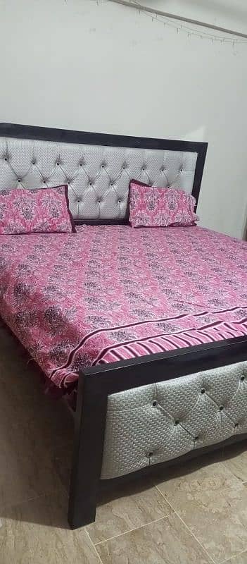 Iron bed new condition 9