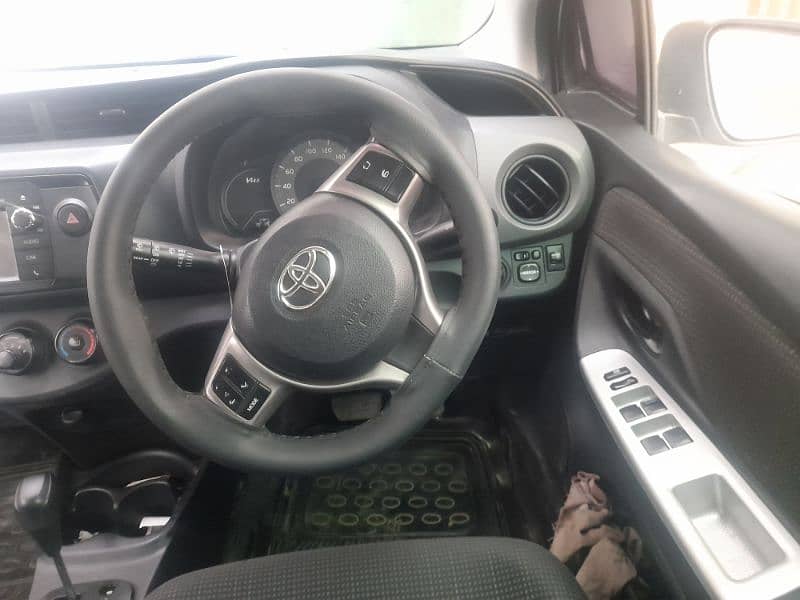 Toyota Vitz 2014 4