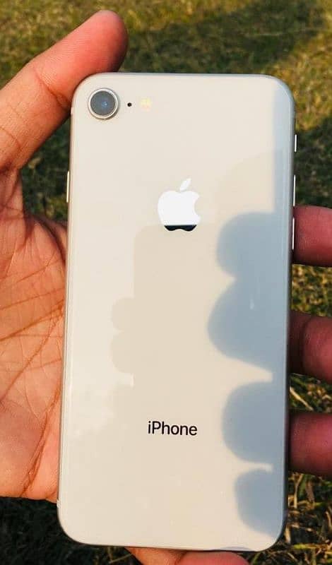 i am selling I phone 8 NON PTA 64GB 2