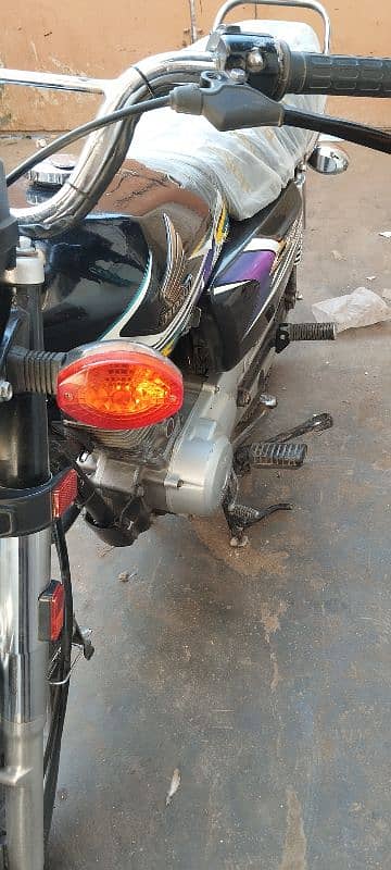 Honda 125 model 2020 larkana number 1