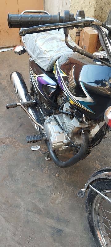 Honda 125 model 2020 larkana number 2