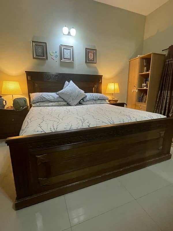 bedroom set in oak 0