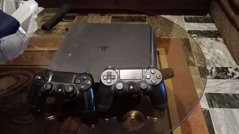 PS4 Slim (won't turn onn) 0