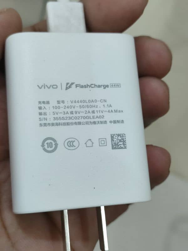 Vivo V29e 8/256 with box and Charger 11