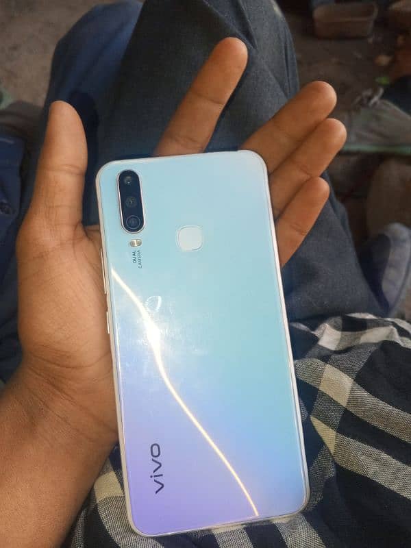 Vivo Y17 good condition 6/128 no foult. sirf scren par chota crack hai 1