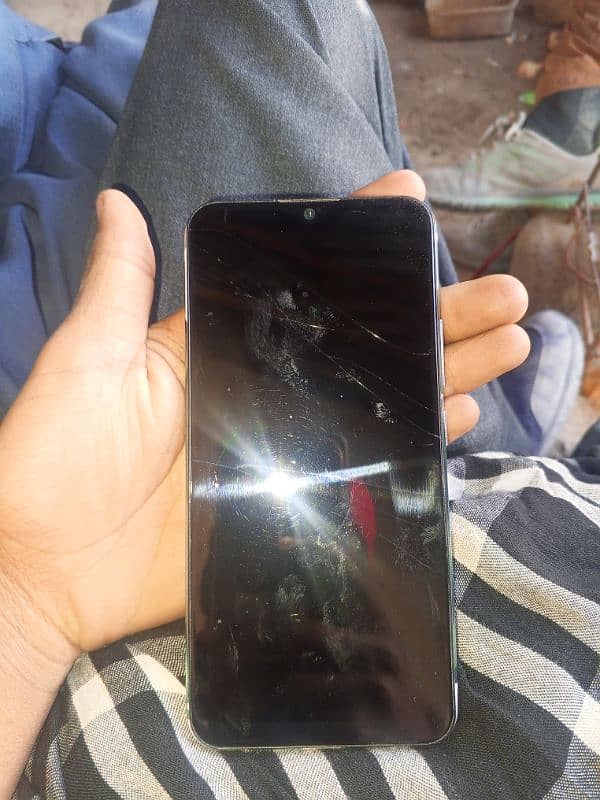 Vivo Y17 good condition 6/128 no foult. sirf scren par chota crack hai 2