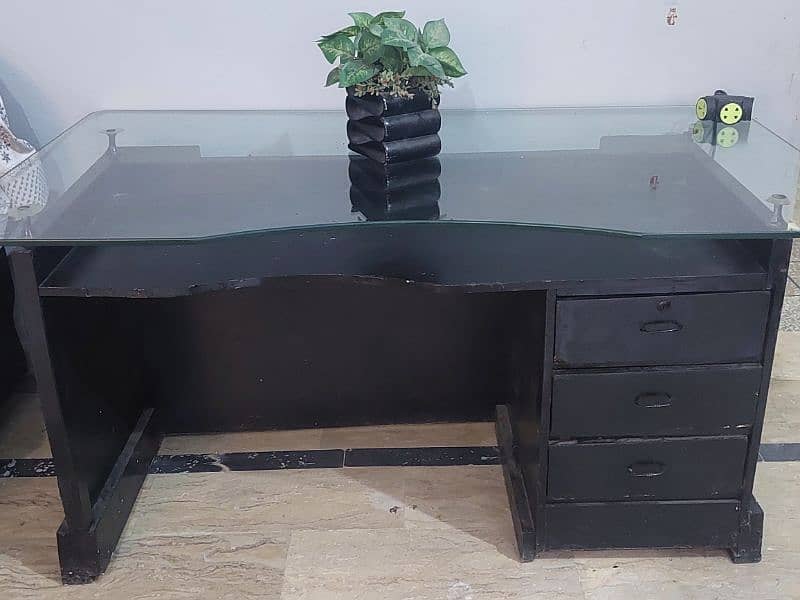 Black office table 0