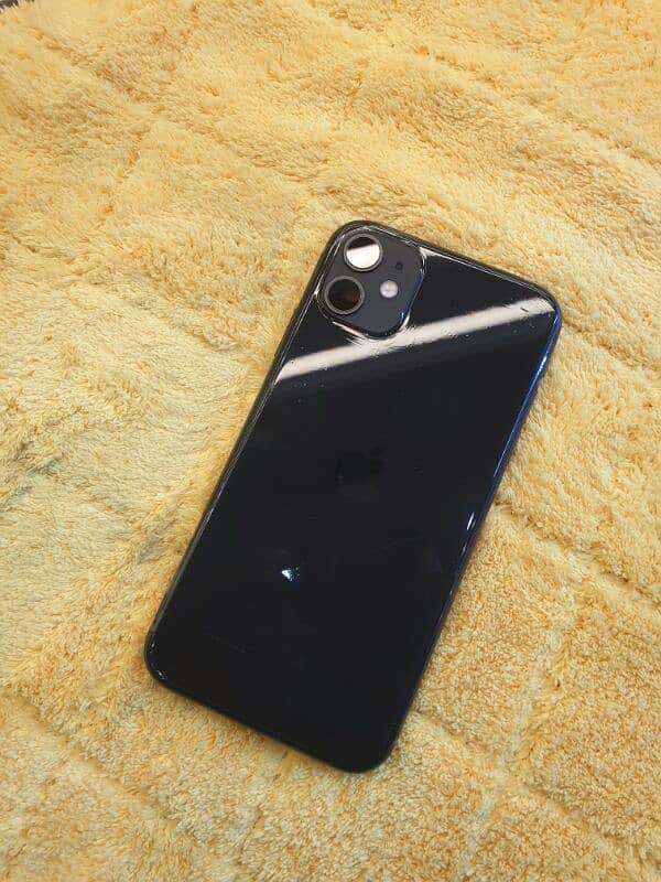 IPhone 11 10/10 condition 64GB With Box 0