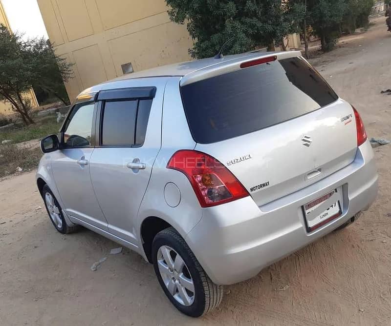 Suzuki Swift DLX Automatic 1.3 Navigation Model 2018 3