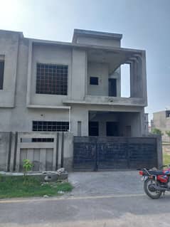 5 Marla Ideal Prime Location House Near To Downtown Commercial In Parkview City Lahore