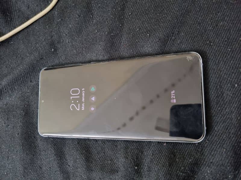 Samsung S20, Excellent Working and overall condition, scratch less 2