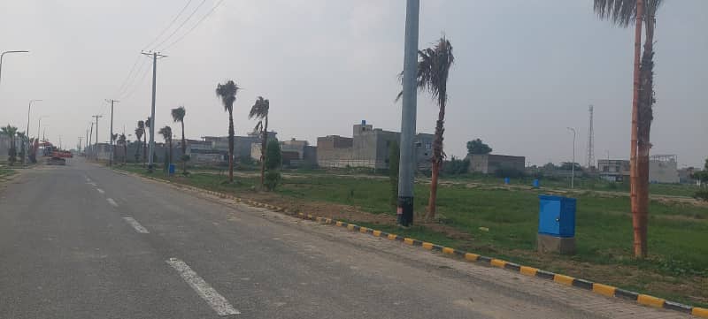 At main Road 1 Kannal Plot for sale in woods Block in Paragon City Lahore 1