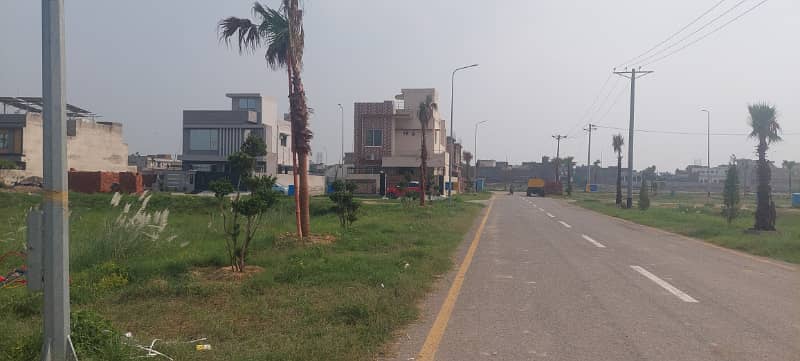 At main Road 1 Kannal Plot for sale in woods Block in Paragon City Lahore 10