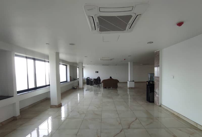 A High Profile Office Is Available With Qulaity Ambience 10