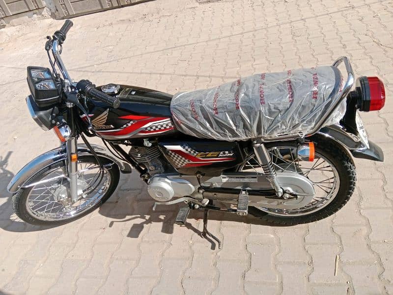 LIKE NEW BIKE HONDA CG 125 1