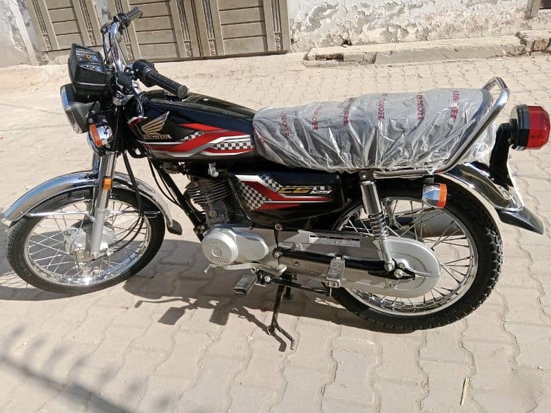 LIKE NEW BIKE HONDA CG 125 4