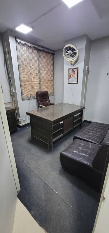 Furnished office for rent 1400sqft in shahar e Faisal. 4