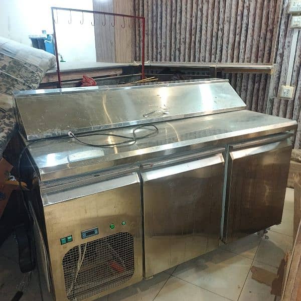 Deep fryer 16L+chip dump & other local equipment Consultant Pizza oven 6