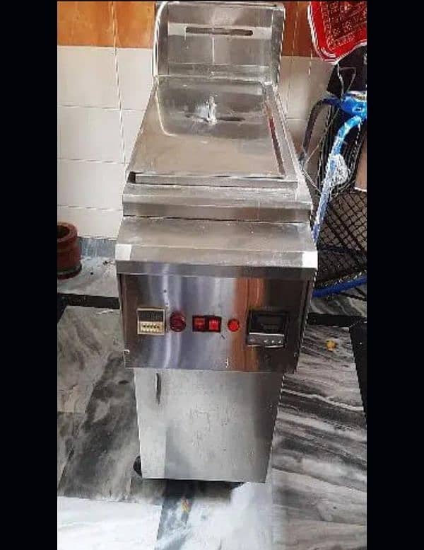 Deep fryer 16L+chip dump & other local equipment Consultant Pizza oven 16