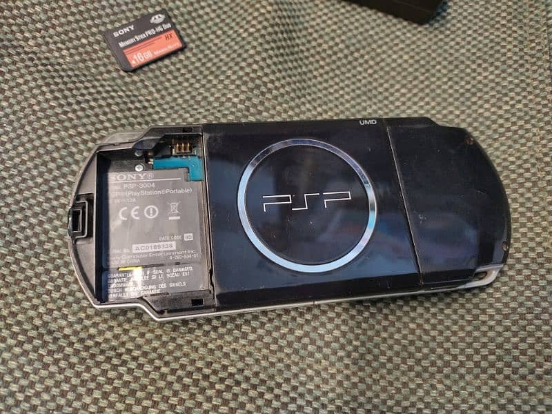 psp 3004 with 16gb memory card Sony 11