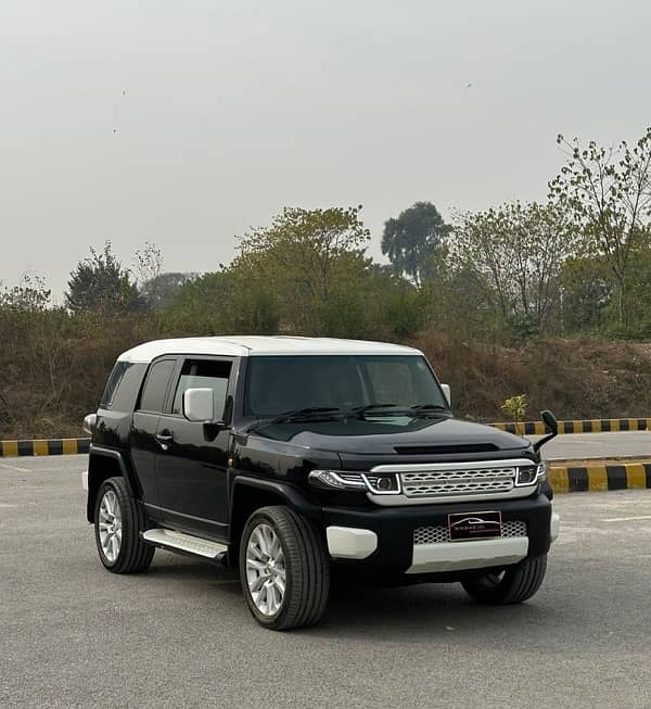 Toyota FJ Cruiser 2011 0