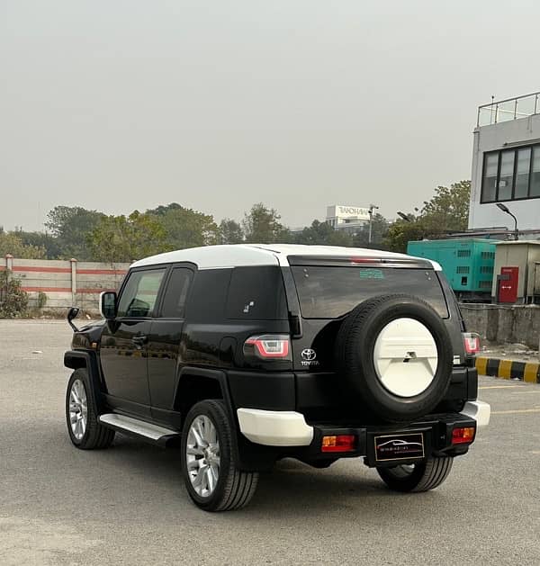 Toyota FJ Cruiser 2011 4