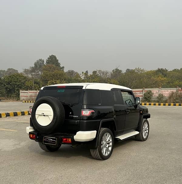 Toyota FJ Cruiser 2011 5