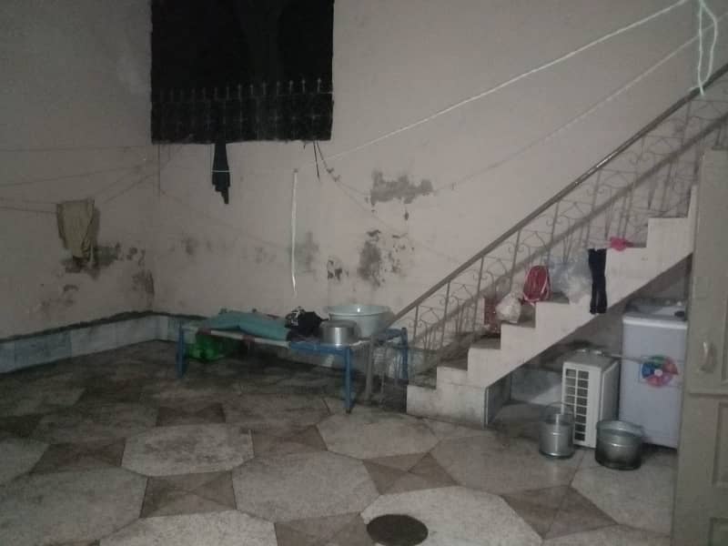 Khyber block allama iqbal town 8 marla seprate lower portion for rent 3