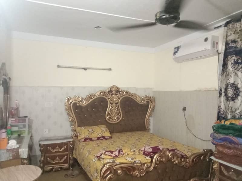 Khyber block allama iqbal town 8 marla seprate lower portion for rent 4