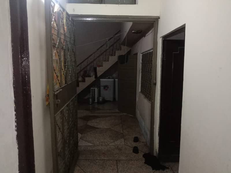 Khyber block allama iqbal town 8 marla seprate lower portion for rent 5