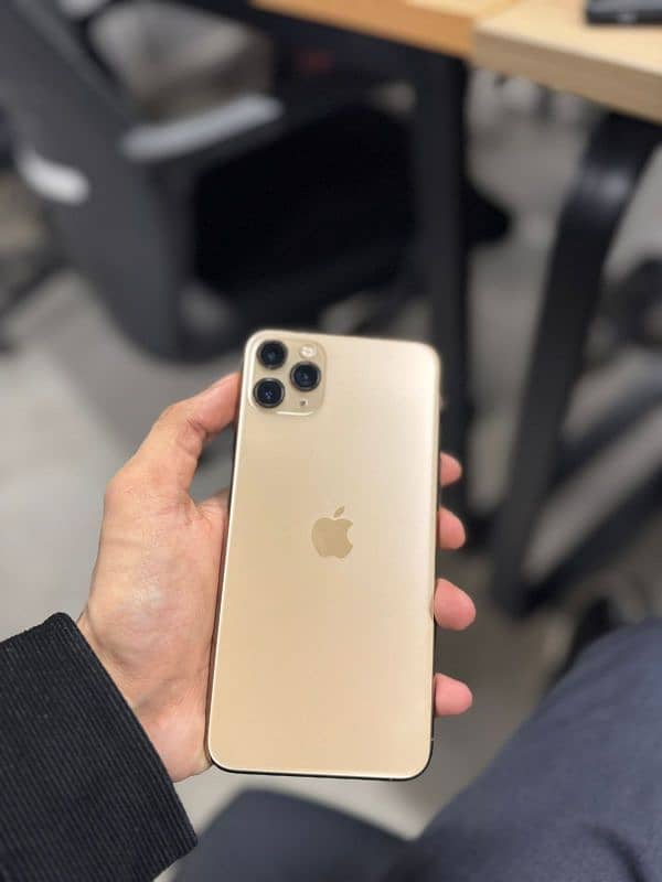 iphone 11 Pro Max 256GB Gold, non-PTA Factory unlocked 3