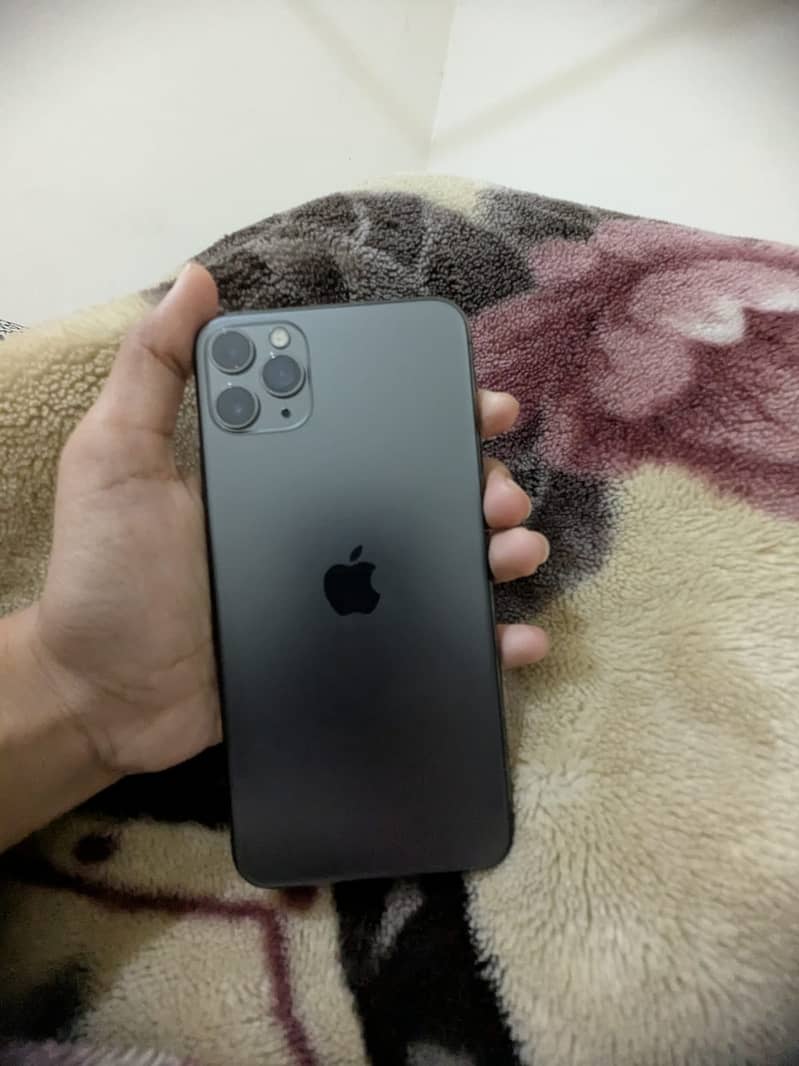 Apple iPhone 11 Pro Max 4