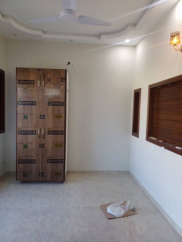 DESIGNER/MARGALLA FACING /ROAD VIEW 5M HOUSE AVAILABLE FOR RENT 4