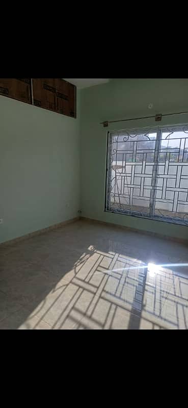 DESIGNER/MARGALLA FACING /ROAD VIEW 5M HOUSE AVAILABLE FOR RENT 8