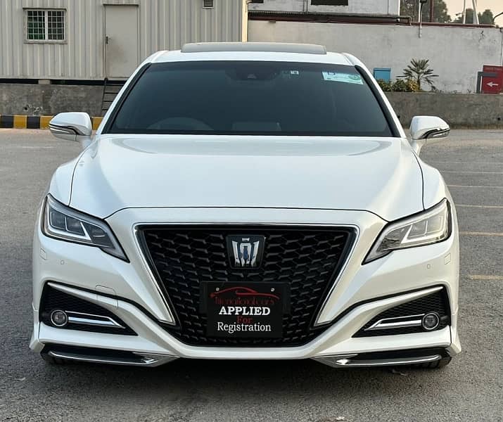 Toyota Crown 2018 1